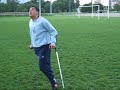 le football avec des béquilles   4