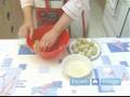 videos de How to Make a Middle Eastern Dinner : Making Falafel Balls