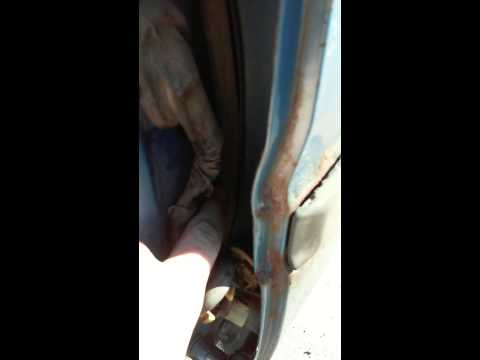 Removing back door of Acura Integra 90-93