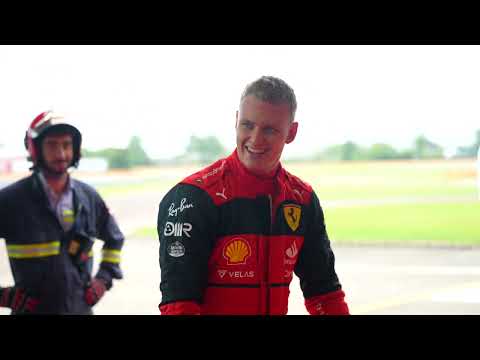 Mick Schumacher al mando de la F300-GA nº229 de su padre, Michael.