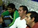 los hermanos cantando