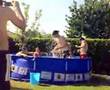 Sieva si ammazza in piscina- video divertente