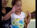 Melissa cantando Pintinho Amarelinho