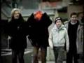 赤毛の男の子の心暖まる動画