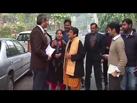 Kiran Bedi says it was a traffic sub-inspector who towed Indira's car