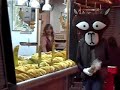 Flipante! Un mono comprando plátanos! Flipante! Un mono comprando plátanos!