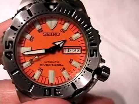 watchreport - Christian Cantrell from www.watchreport.com reviews the Seiko Orange Monster. Complete review available at: http://www.watchreport.com/2007/09/review-of-the-...
