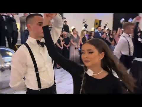 Studniówka Liceum Ogólnokształcącego w Górze - Walc :: reporter: Filip WybieralskiLink do do artykułu: https://elka.pl/content/view/128597/77/