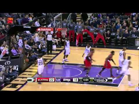LaMarcus Aldridge throws it down on the Kings