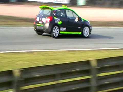 how to jack up a renault clio