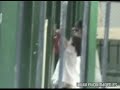 Katie Holmes y su hija se divierten en un parque