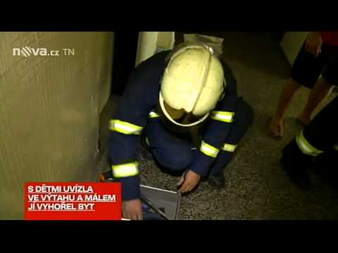 Bába ve výtahu - Zprávy TV Nova z 16. 8. 2012