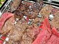 電気少煙調理器具「焼きグルメ」今夜は焼き肉、ほぼ一ヶ月ぶりです。なんせ網焼きだからね余分な脂肪分が落ちるのでヘルシー。ポト　ポト　落ちる落ちる！煙が殆ど出ないから食卓で。ジュ～　ジュ～　　いい香り！炭火と同じ焼き方だから。アツアツで　美味しい！こんな我が家の食卓には「焼きグルメ」は欠かせませんね。http://u-ai.shop-pro.jp/焼きグルメです。
