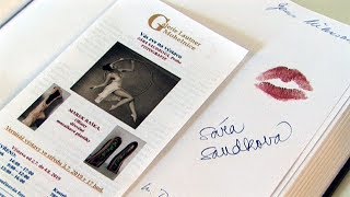 Galerie Lautner vystavuje fotografie a dřevěné mozaikové plastiky