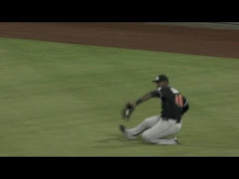 Video: MIA@PHI: Ozuna's sliding catch robs Howard of a hit