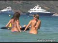 la modelo se lo pas� en grande jugando en aguas francesas.