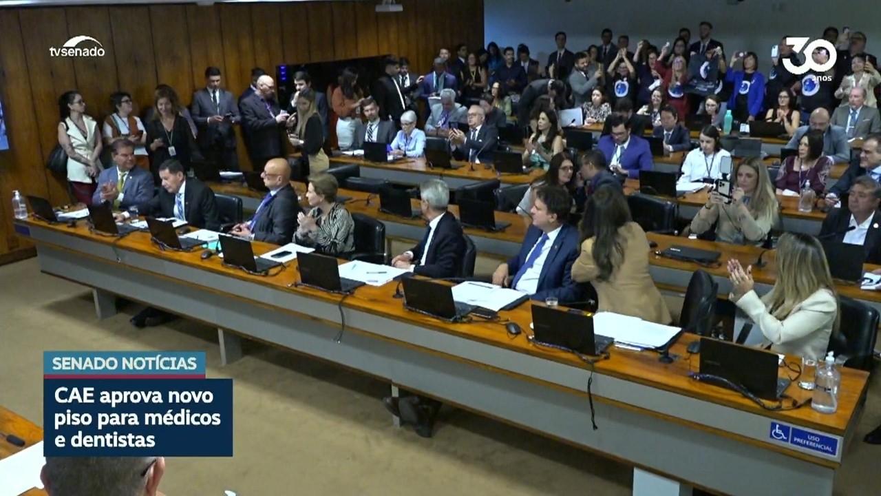 Novo piso salarial para médicos e dentistas é aprovado na CAE; implantação será gradual