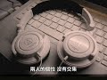 The truth that you leave 曲:pianoboy 詞:小凱演唱:吟油屍人MV:Sean 在公園的溜滑梯那是第一次遇見妳毫無預期妳的純真和無邪早已深印在我的心難以忘記我唯一只有妳想和妳在一起拿出了我的勇氣勇敢對妳說我愛妳妳的臉頰粉紅微暈癡癡傻傻地望著遠方風景靜靜欣賞妳的表情很美麗我的眼睛離不開妳腦海思緒全都被妳佔據我想這樣永遠一直守護妳我們的感情捉摸不定兩人的個性沒有交集那甜蜜回憶已成了過去妳曾對我說我很愛妳但是現在呢妳已忘記我們曾以為能永遠在一起我想挽回卻來不及妳的身影已漸漸離我而去我的眼淚毫不猶豫往下滴天色朦朧細雨依稀天空為了我們正在哭泣我的心情變成午後雷陣雨妳的笑容反覆回憶生活沒妳我完全沒了意義妳的離開深深重創我的心我想挽回卻來不及妳我甜蜜反覆交織回憶如果可以我想一直陪著妳如果我可以想再說一次我愛妳