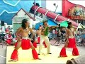 celebre chanteur-compositeur tahitien manou en concert devant planet hollywood � disney village