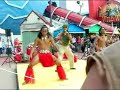 celebre chanteur-compositeur tahitien manou en concert devant planet hollywood � disney village
