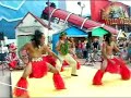 celebre chanteur-compositeur tahitien manou en concert devant planet hollywood � disney village