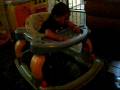 jossies first time en una andadera