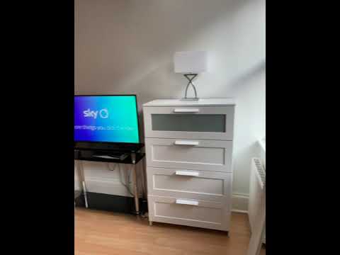 Avail 19 December 1 of 2 rooms, incl bills tv wifi