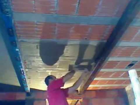 rebocar paredes - Reboco de 25 m² com apenas 6 latas de areia média peneirada, 4 sacos de cimentcola, e 1 saco de cimento comum. Aplica-se primeiro o cimentcola, e depois vem ...