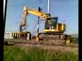 Komatsu PC 138 US met dwarsligger uitlegtang
