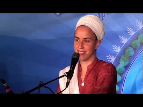 Nirinjan Kaur sings