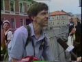 Prinsesse Märta og Ari giftet seg i Trondheim i 2002, og durum var selvsagt på plass for å lodde stemningen i byen. Dårlig VHS/SVCD-kopi.