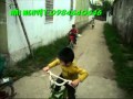 dua xe gay chet nguoi tai thi tran nam dan baby ...