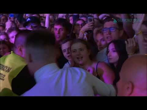 Żabson dostaje w ryj od ochroniarzy na własnym koncercie. Nagranie z zajścia