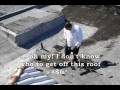 videos de Gabriel gets stuck on a roof and can't get down.