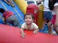 Mi bebe en el brincolin =)