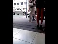 lindas piernas de edecan 03 (se da cuenta)