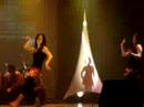 hadia et carla qui ressemblent a deux �toiles sur sc�ne.