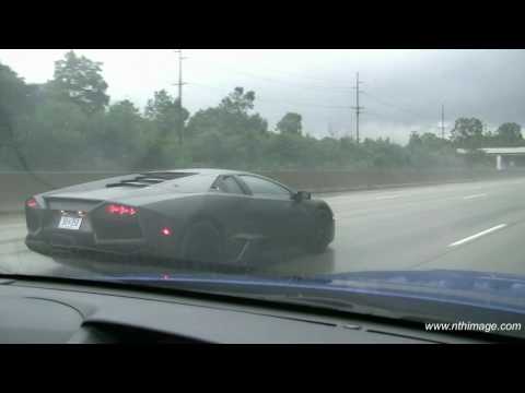 video auto Reventon et  Porsche  carrera GT