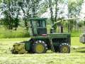 John Deere 5440 chopping haylage