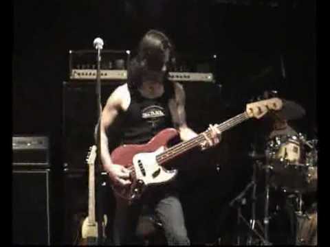 stevie salas - Richie Kotzen and Stevie Salas performing Shapes of Things sometime back in 2003. This song was originally by Jeff Beck & The Yardbirds, but it was also cove...