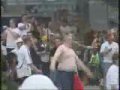 Deutsche Schlachtenbummler w�ten in Dortmund - \"Musikvideo\"