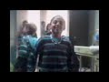 niño de francia cantando