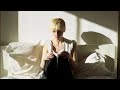 Bekijk muziek clip van Laura Marling met Typical