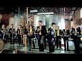 Banda Pequeños Musical Es Curioso Video and Lyrics
