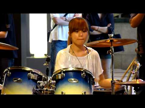20100522 曼青新光三越爵士鼓1