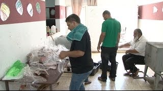 تكية مخيم قلنديا توزع الخير لمستحقيه