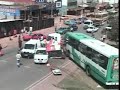 Bus travolge ambulanza e altre auto ( bus sweeps ambulance and other car )