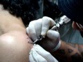 Tatuaje con maquina de aire