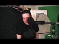Batz versucht die Harry Potter Melodie zu pfeifen und kriegt sich nicht mehr ein. Das ganze geschah bei den Sprachaufnahmen für die Harry Potter-Folge unseres neuen Kinomagazins SCREEEN. Wir haben die Melodie dann einfach mit einer Piano-App für Android aufgenommen ;-) www.youtube.com