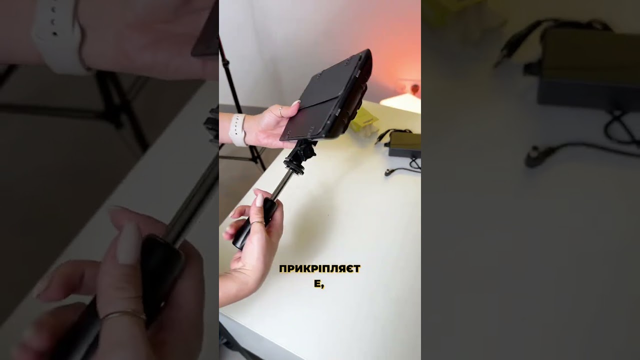Прямоугольный видеосвет Yongnuo YN-300 III для фото и видео на штативе 2.1м с аккумулятором Прямоугольный видеосвет Yongnuo YN-300 III для фото и видео на штативе 2.1м с аккумулятором
